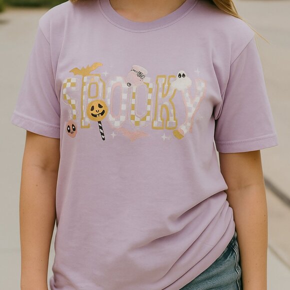 Comfort Colors Tee in Orchid Featuring The Cutest SPOOKY Glitter Transfer. - Picture 1 of 4